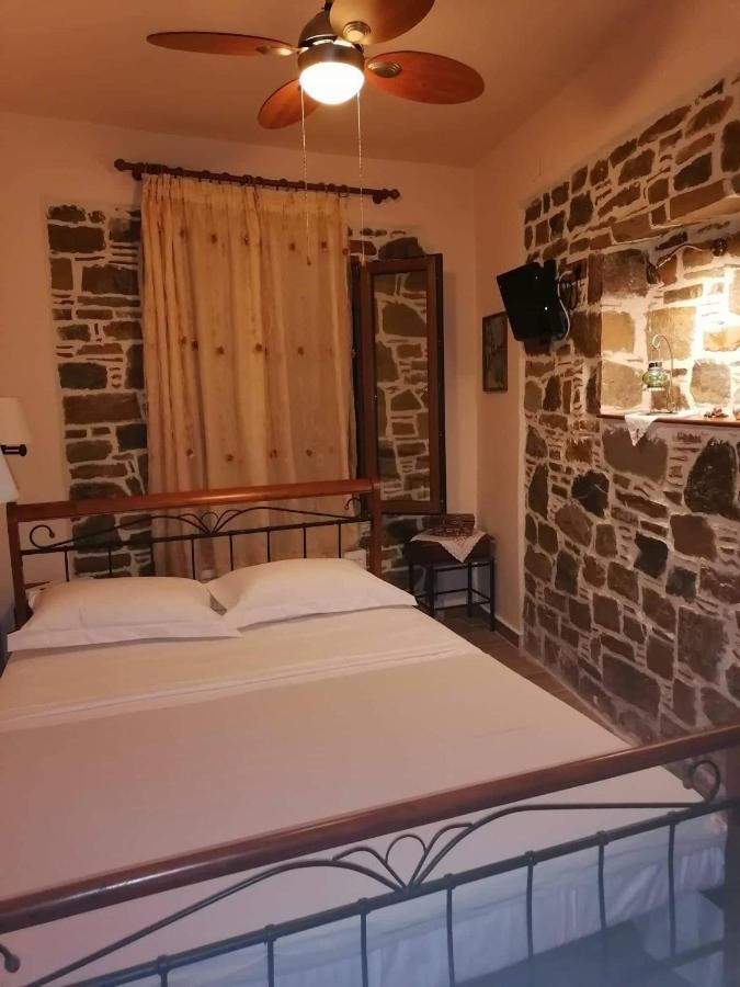 Traditional House In Androni Myrina Extérieur photo
